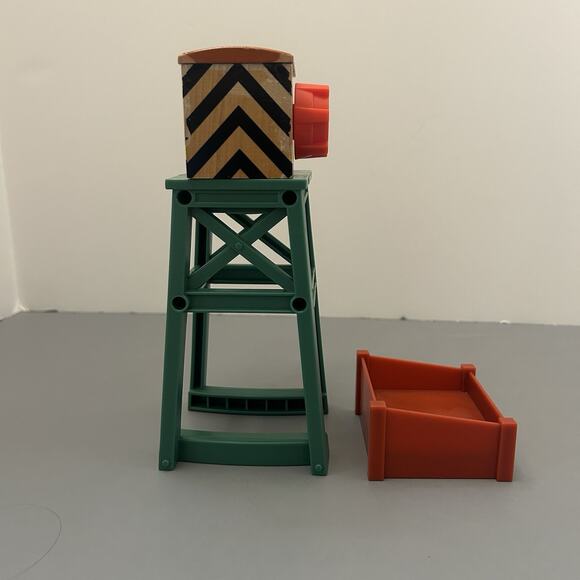 Thomas & Friends Vicarstown DIESEL WORKS Crane & Cargo Bin Wooden Railway - Picture 4 of 7